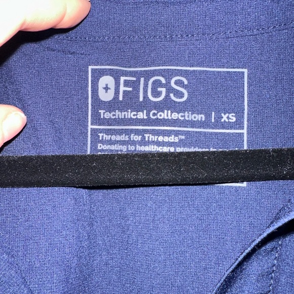 Navy women’s oversized scrub top- XS - Picture 2 of 4